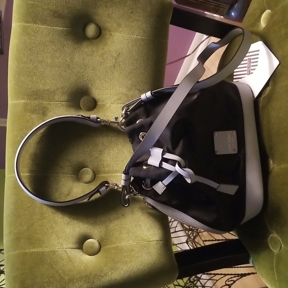 Henri Bendel purse